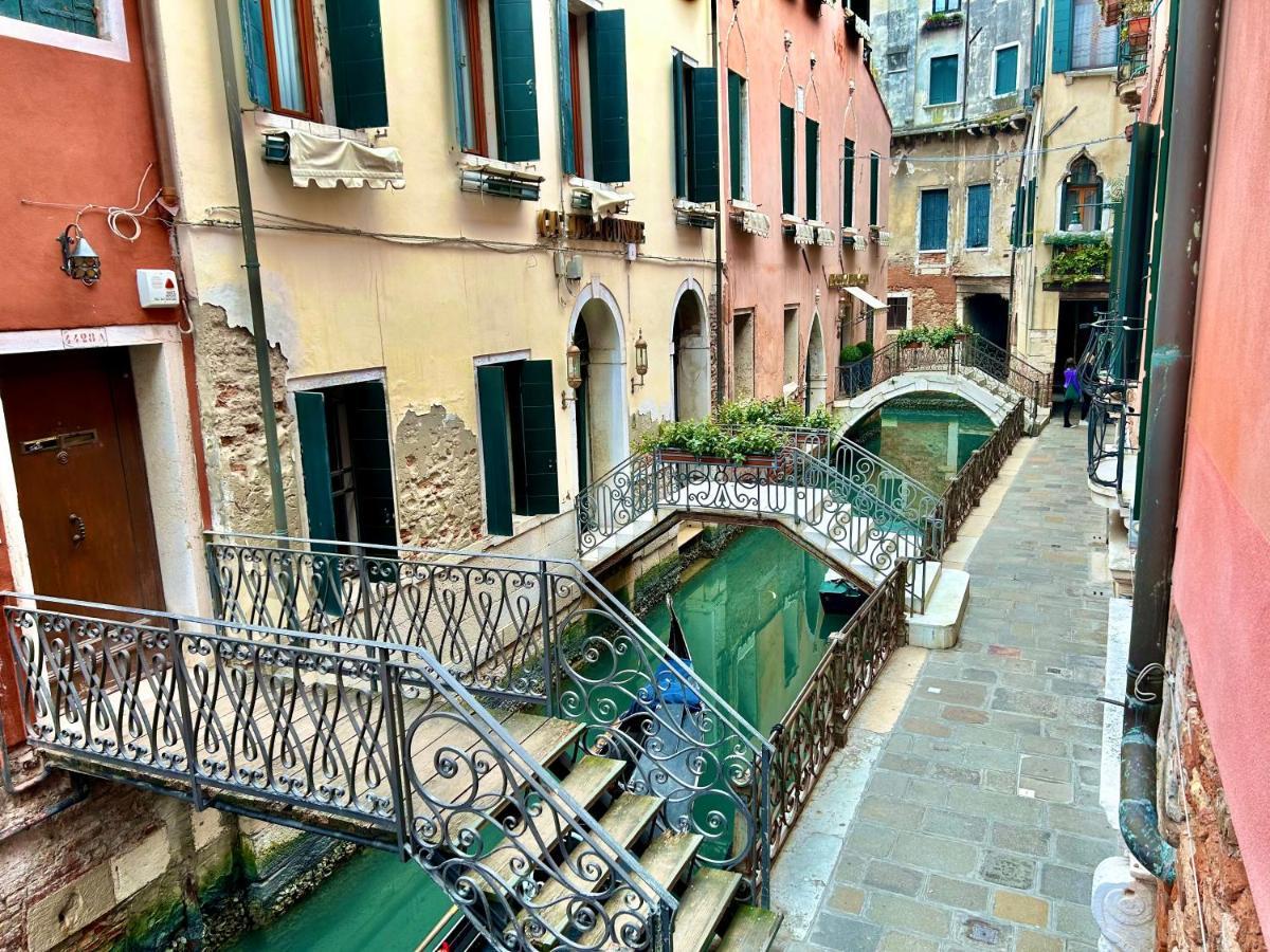 Central Flat Romantic Domus Remedio Venecia Exterior foto